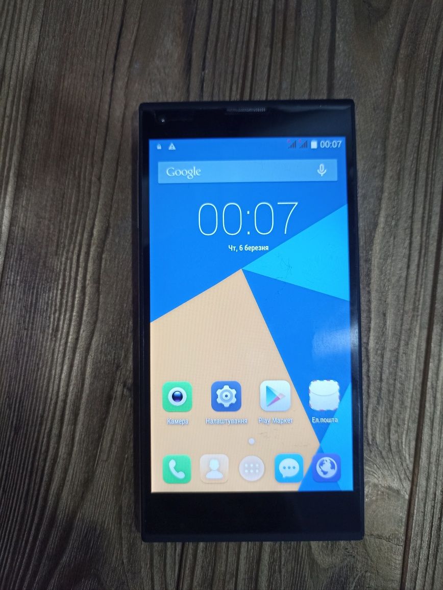 Смартфон Doogee Dagger DG550