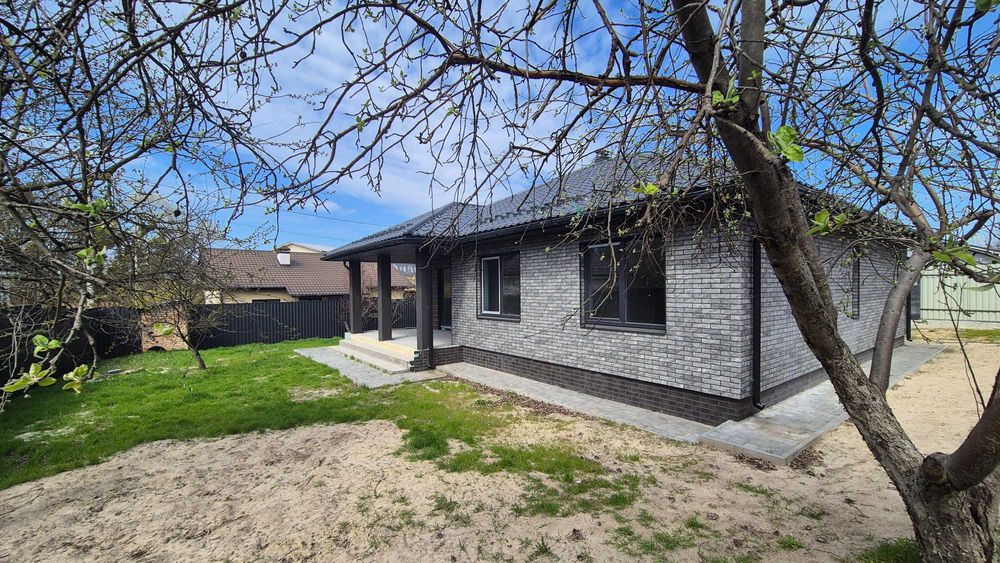 Одноповерховий будинок у Бучі з терасою та ділянкою 6 соток