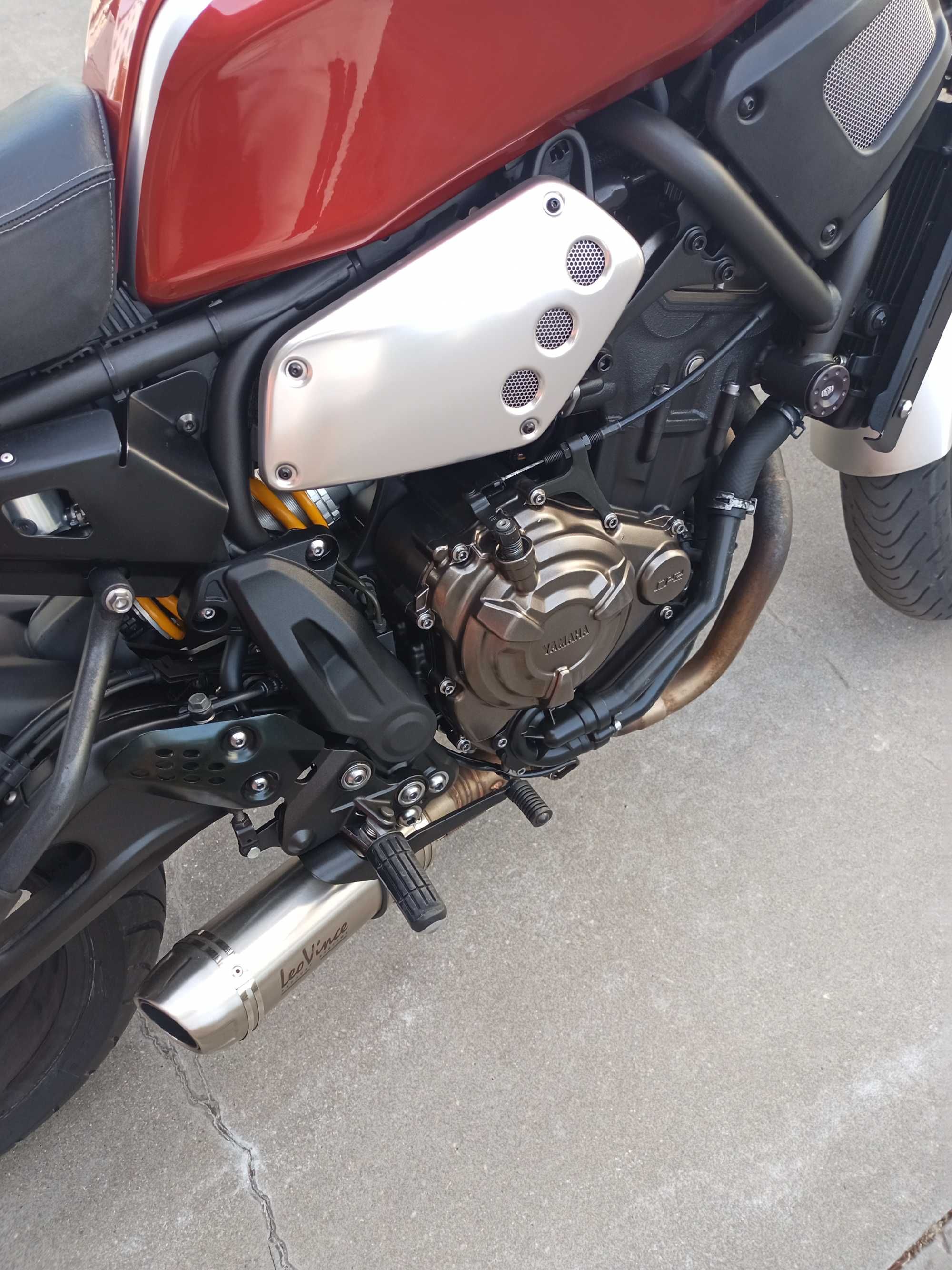 XSR 700 Estilosa, Potente e Agradável