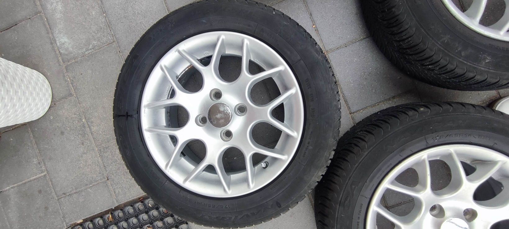 Felgi aluminiowe z oponami R14 176/65