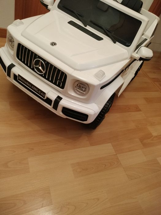 Carro Mercedes com comando