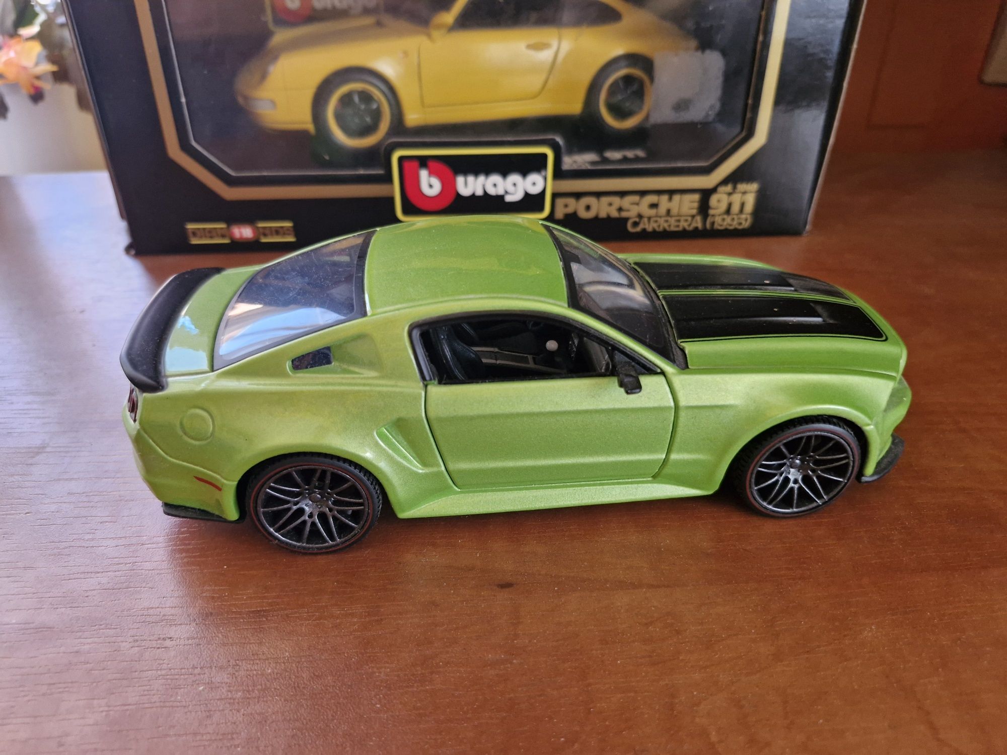 Model Ford Mustang, 1/24, Maisto