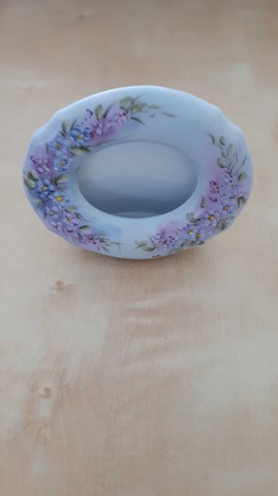 Moldura em Porcelana pintada à mão.