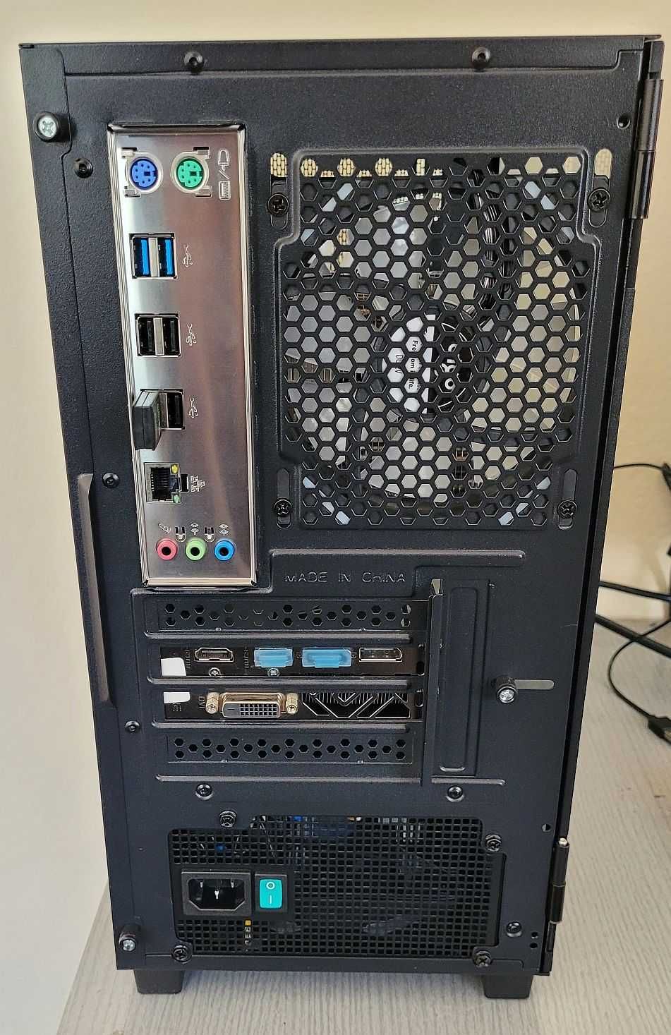 Komputer Xeon E5 2689  + monitor + klawiatura + mysz