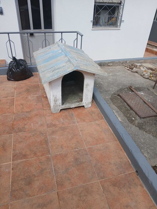 Vendo casota de pedra para cão