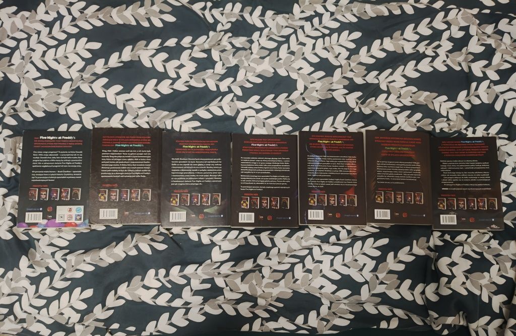 Książki fnaf tomy od 1 do 7