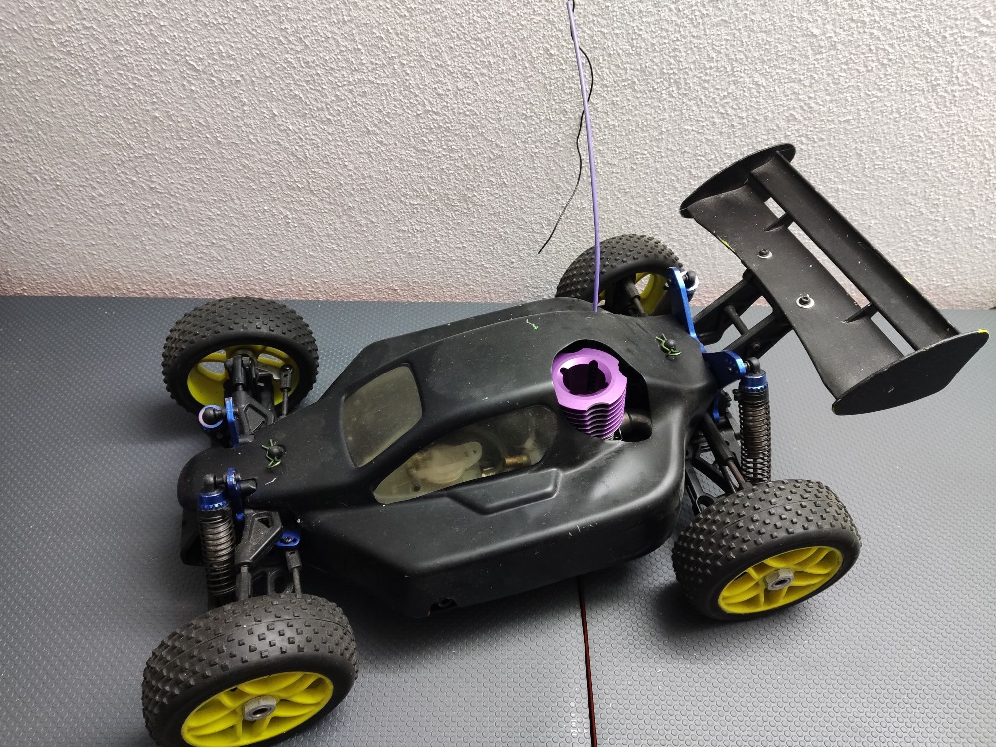 Carro telecomandado gasolina 1/8 KYOSHO SPIRIT