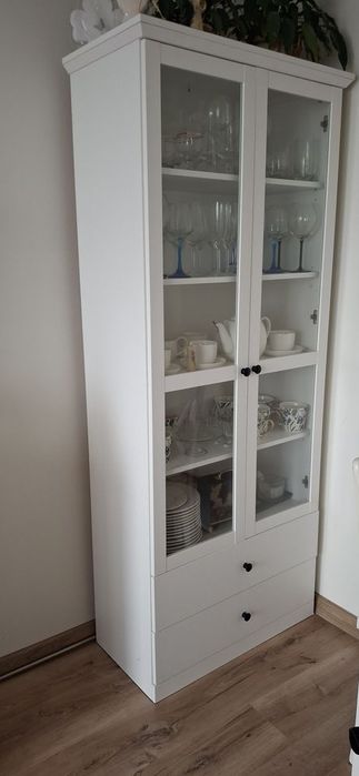 Szafa biała z szybami
