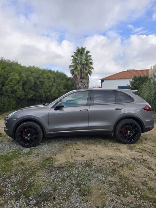 Porsche Cayenne Hybrid Black Edition