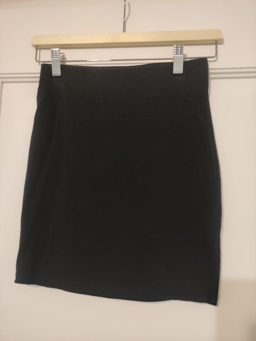 Czarna spódniczka mini