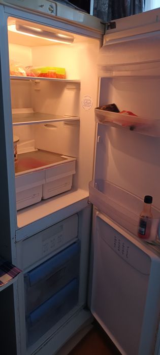 Продам холодильник INDESIT привезений з заграниці, робочий.вис. 175*60