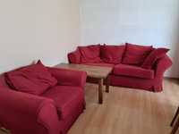 Sofa z fotelem w kolorze czerwonym