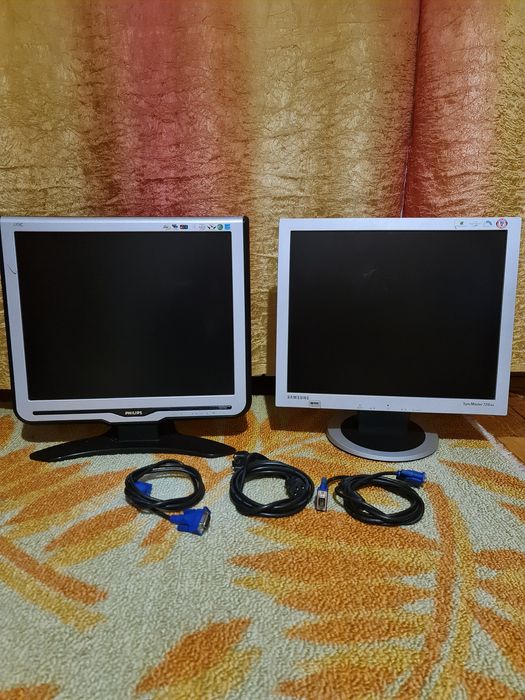 Пара мониторов 17 дюймов Samsung,  Philips