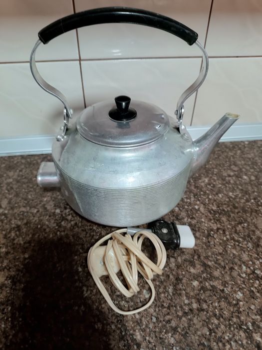 Електрочайник,Електрокип'ятильник.