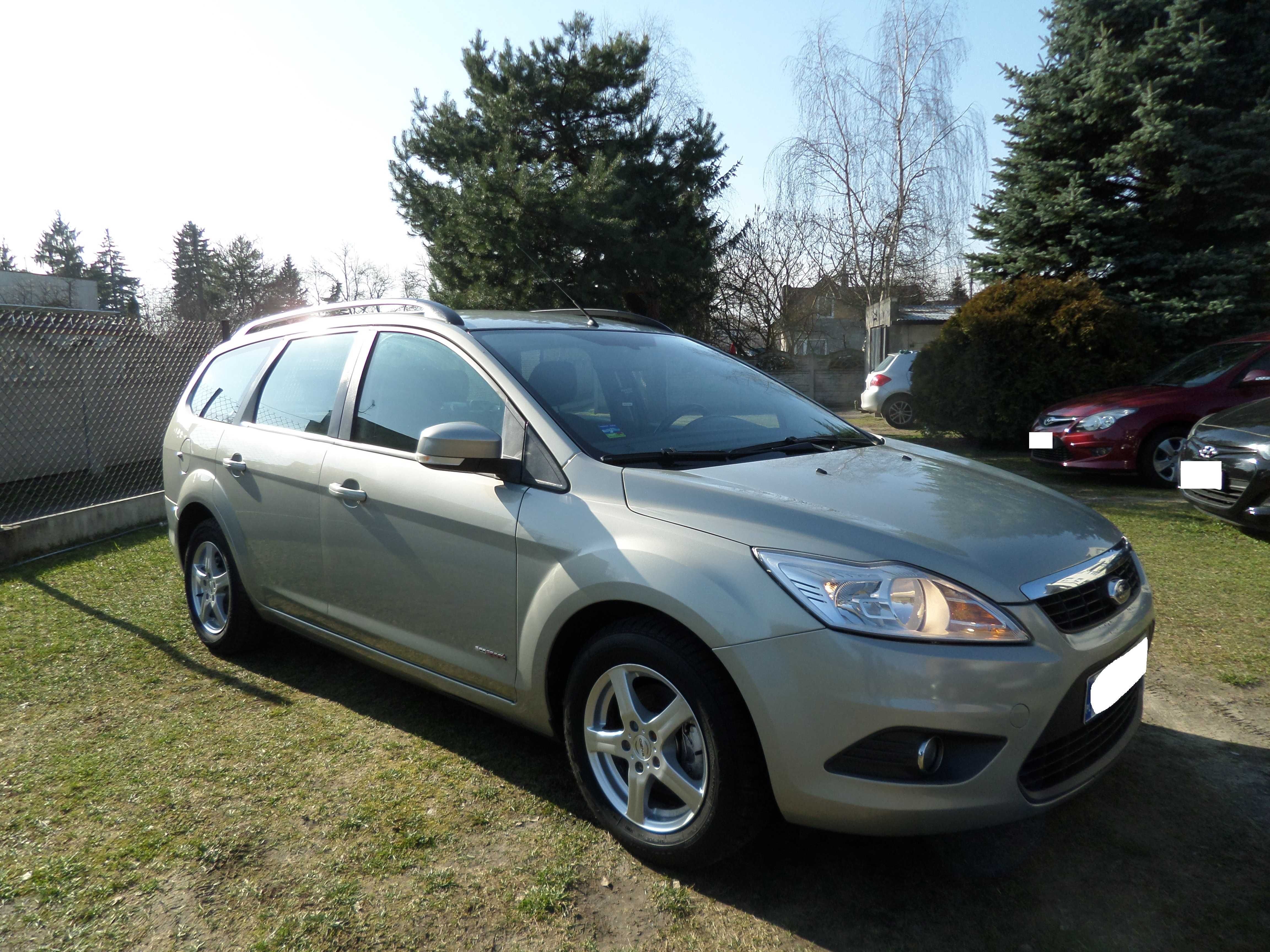 Ford Focus -- 1.6 benzyna -- 2009 rok