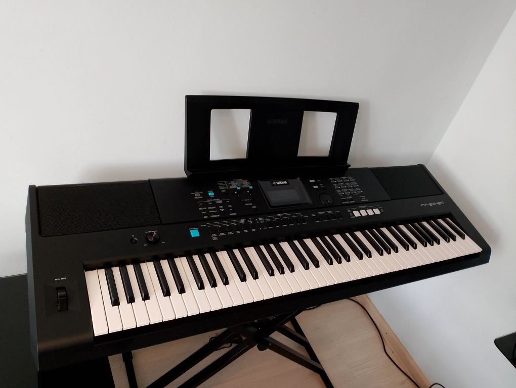 Keyboard Yamaha EW-425 jak Nowy, na gwarancji. Polecam.