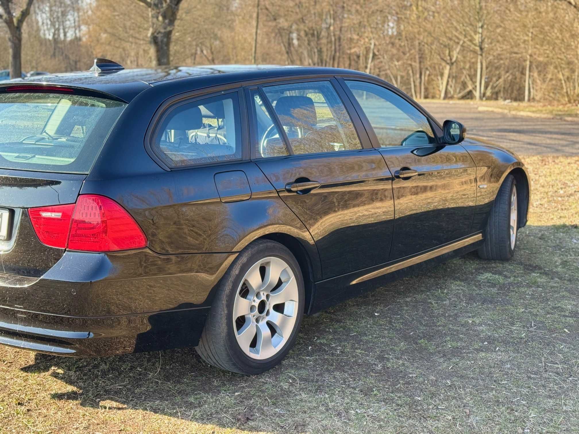 BMW e91 seria 3 318d Touring Navi Hak rok 2011