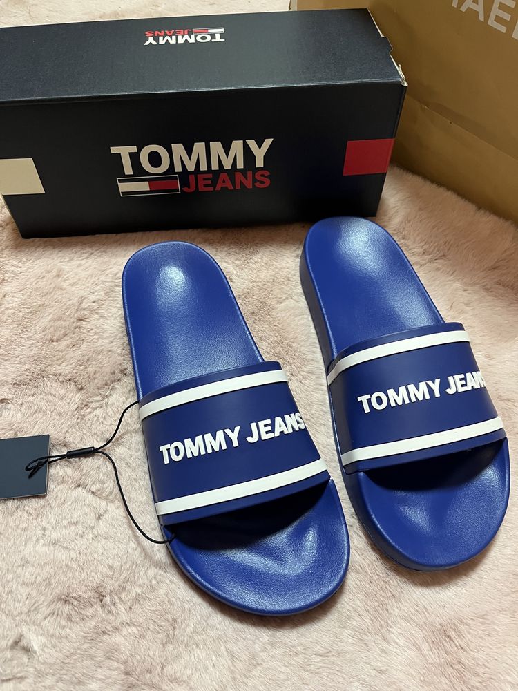 Tommy Hilfiger klapki pool slide niebieskie r 42 z logo napisem