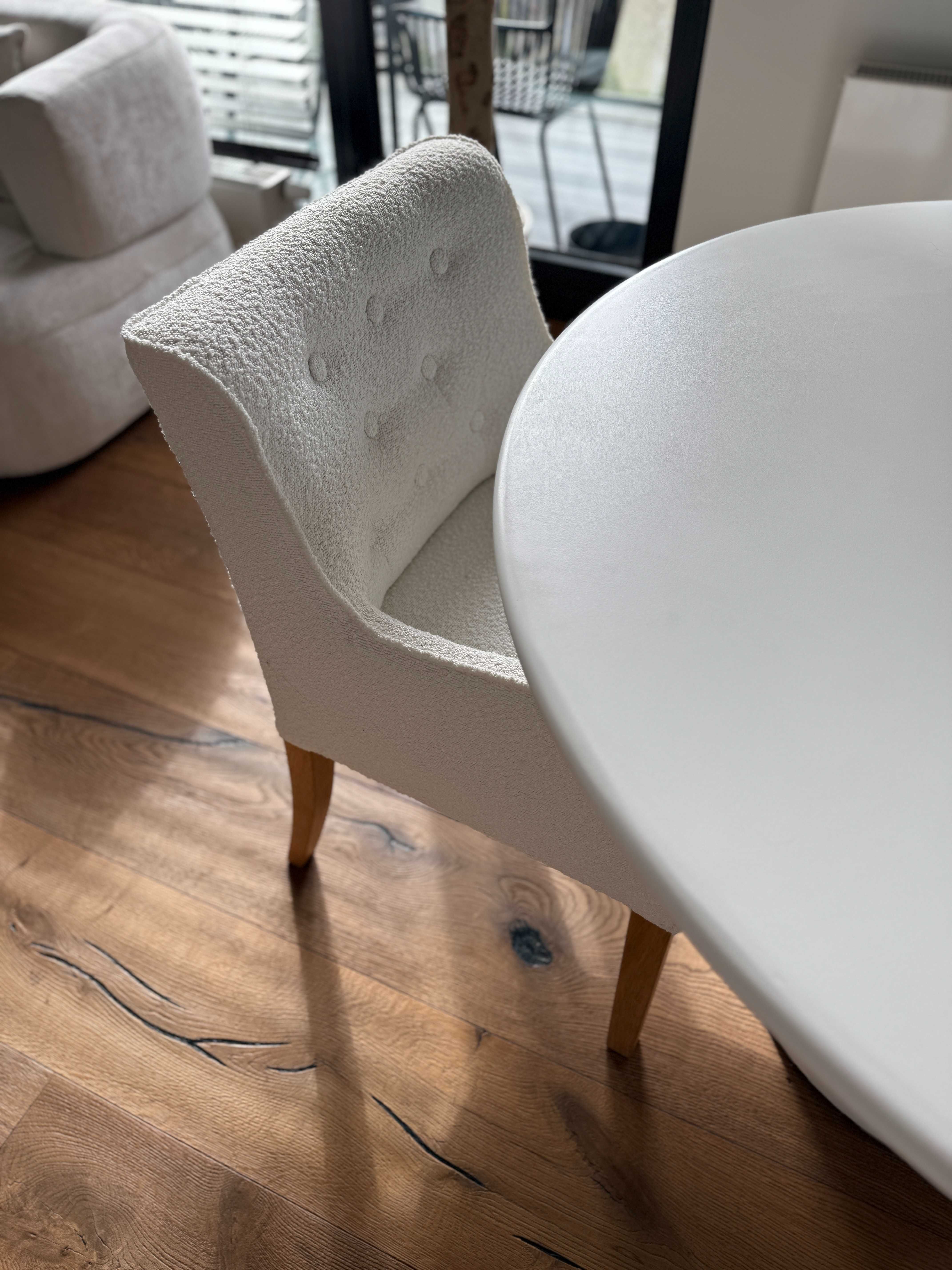 Krzesła obiadowe Miloo Home - model Arnels (BOUCLE)