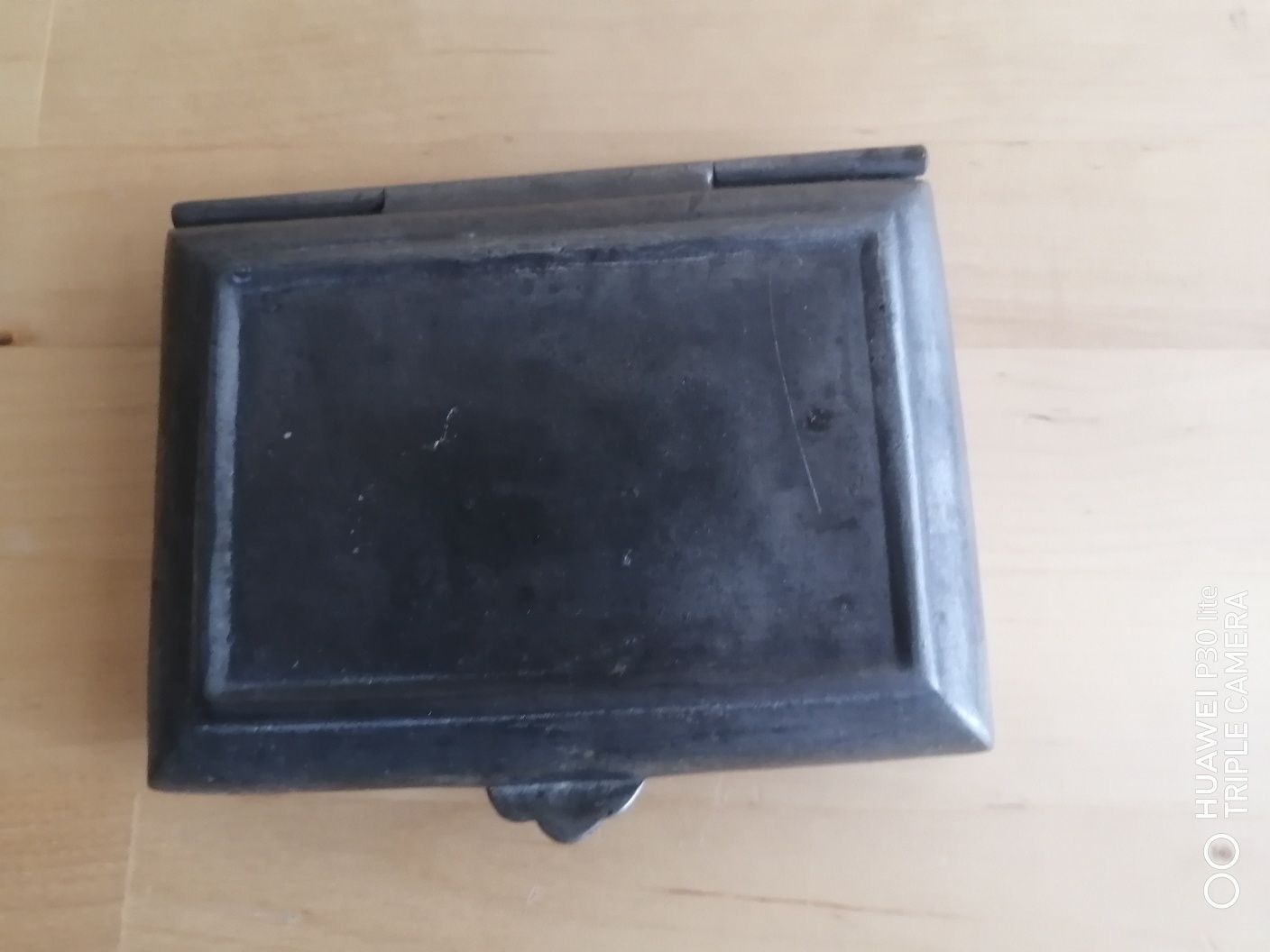 Cigarreira de mesa em estanho