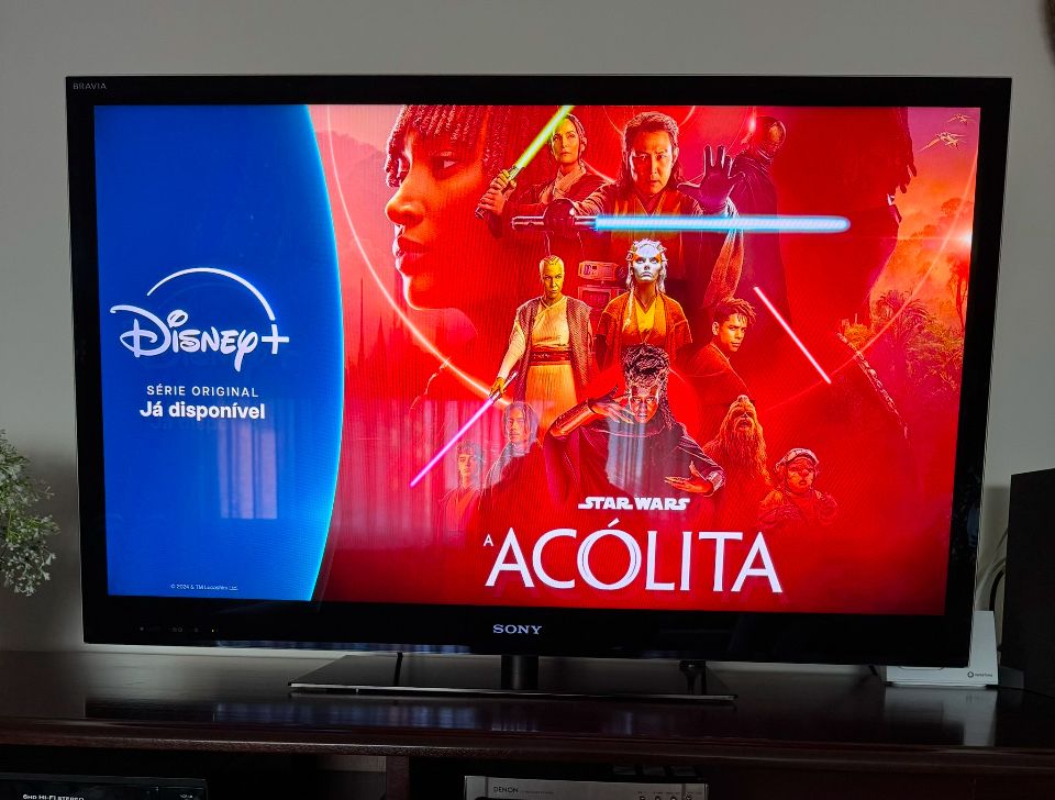 TV SONY BRAVIA Mod. KDL—40NX710 40“  (110cm)  L:94 cm A:58 cm.