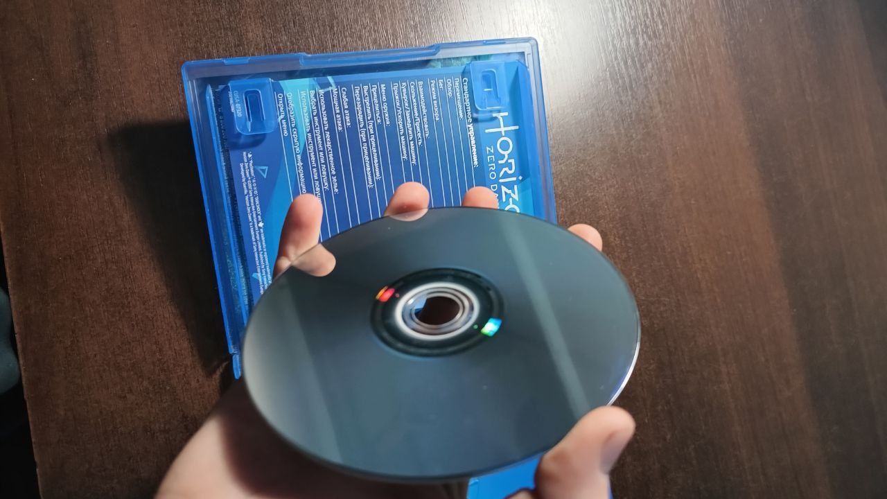 Диск ps4:Horizen zero dawn.