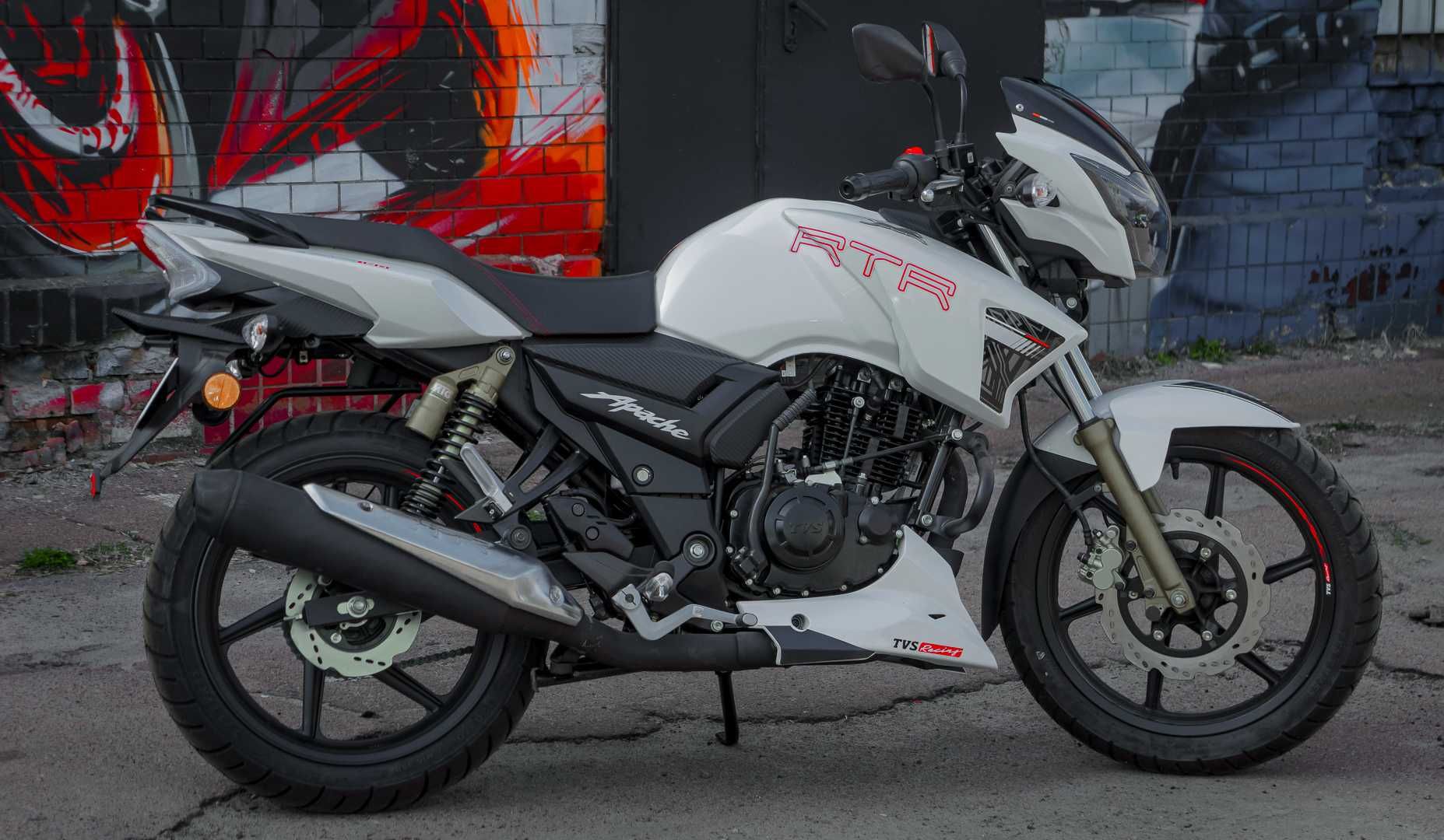 Мотоцикл TVS Apache 180