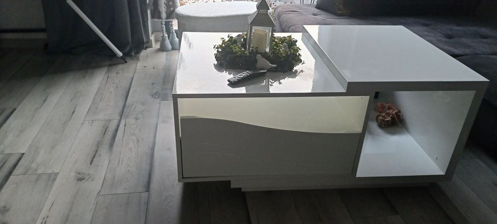 Stolik kawowy z szufladą