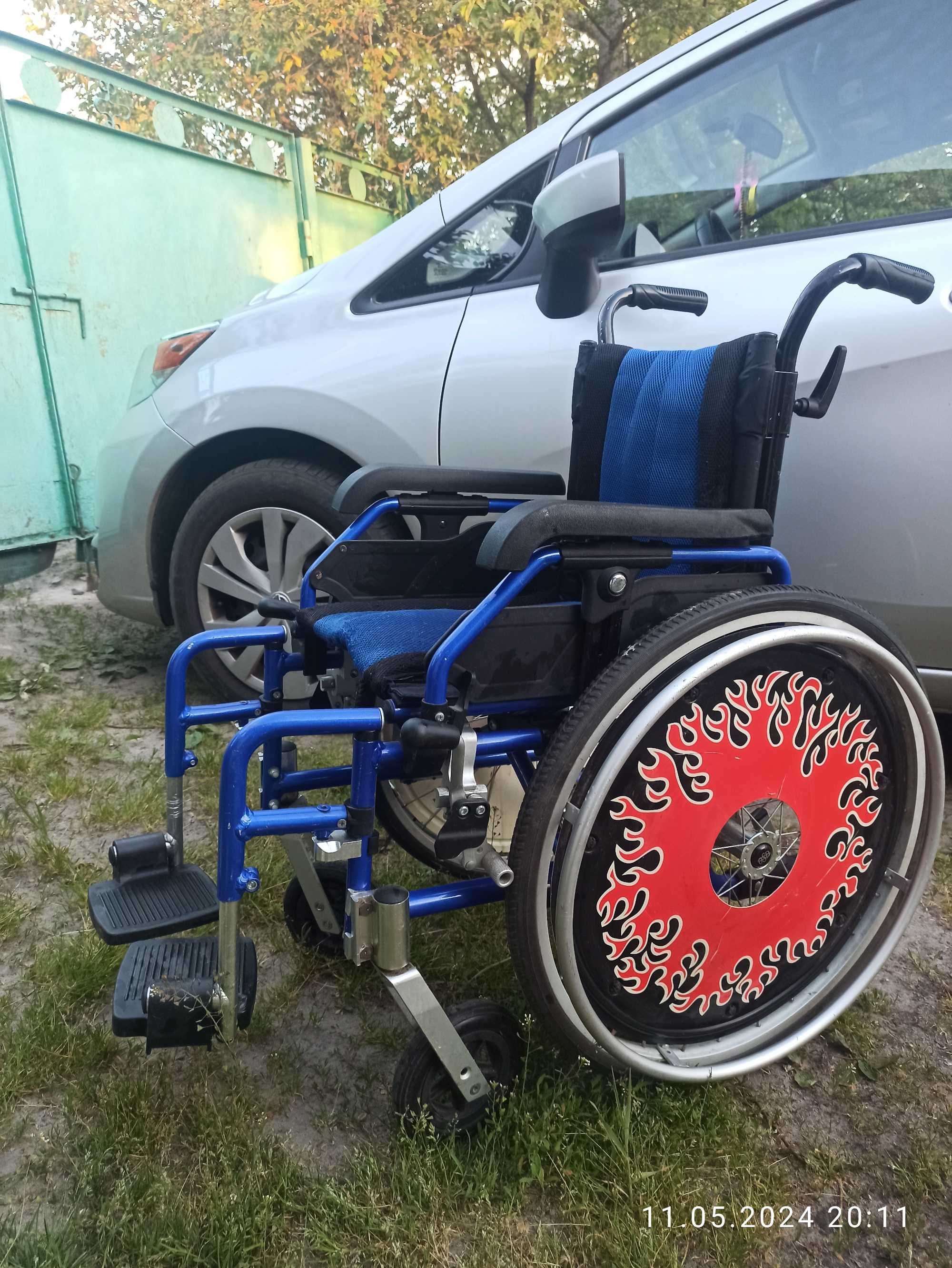 Крісло колісне для людей з обмеженими можливостями