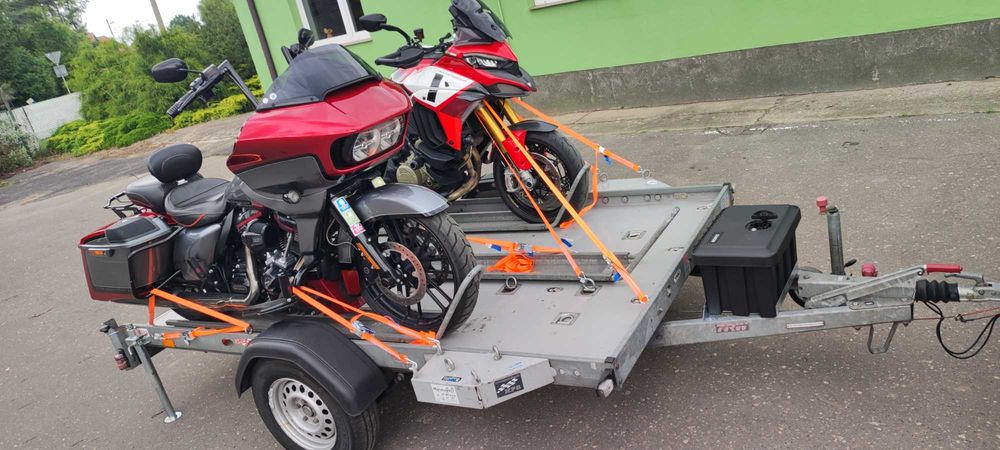 Wypożyczalnia wynajem przyczepy do przewozu motocykli. Transport moto