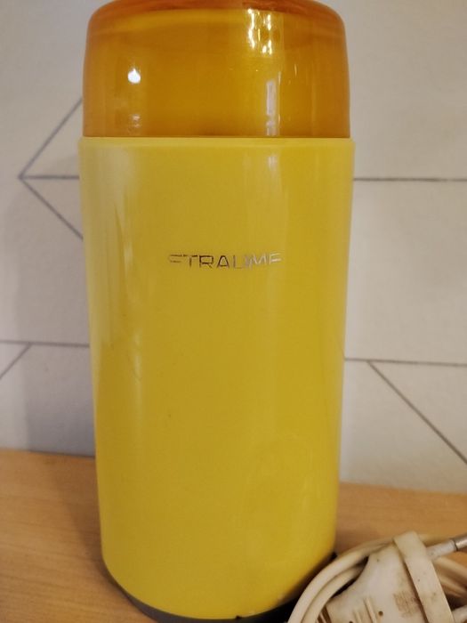 Elektryczny młynek do kawy z czasów PRL