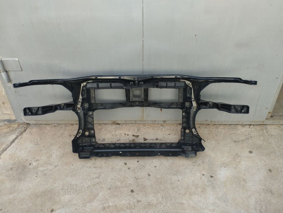 Передня панель телевизор Passat B 6