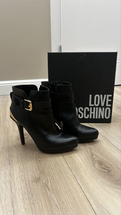 Szpilki Love Moschino