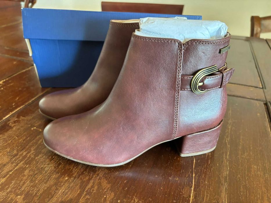 Botas novas castanhas 36