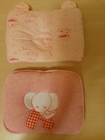 Komplet poduszek profilowanych dla niemowląt.