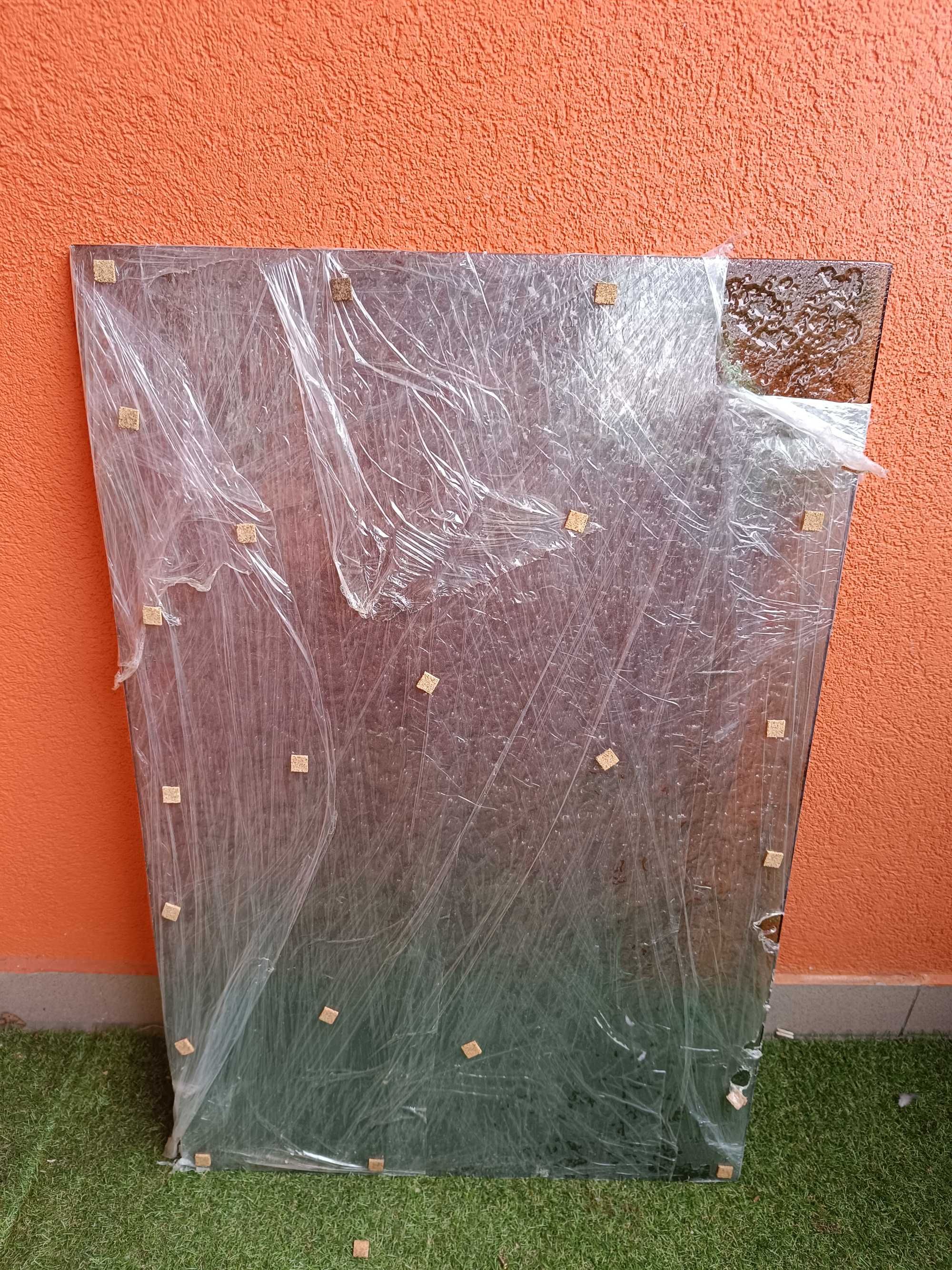 Nowe zielone szkło hartowane 922x603x10mm, jedna strona wzorzysta