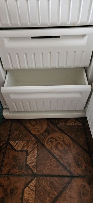 Морозильна камера Stinol надійна та потужна.