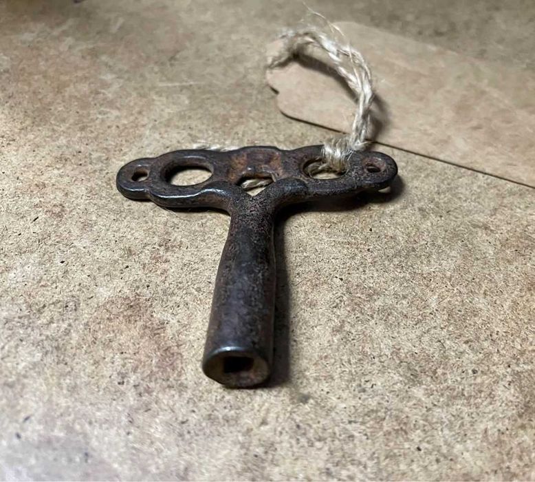 Chaves antigas de ferro para cadeados, móveis, relógios, etc.