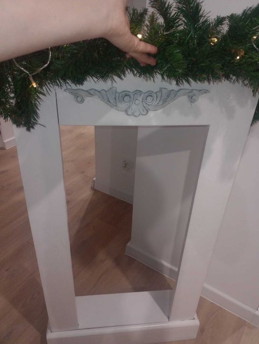 Atrapa kominka biała