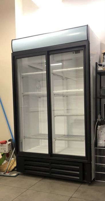 Продам 2 холодильника витрины