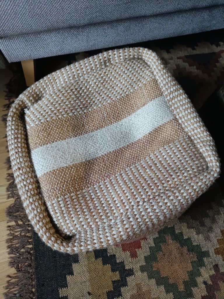 Pufa boho, pleciona, naturalna, styl skandynawski