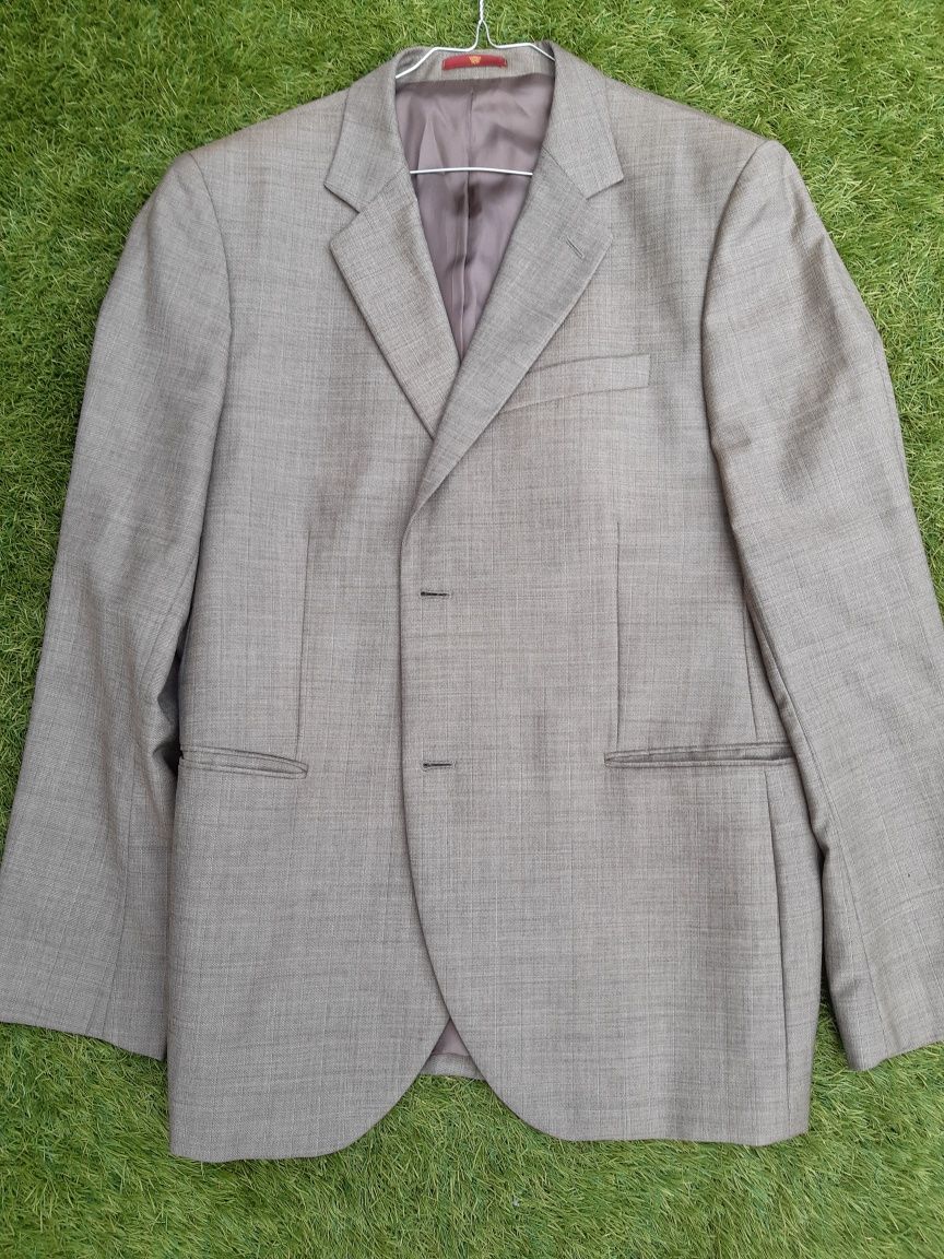 Casaco- blazer da conceituada  marca "Caramelo"Novo. Vendo ou troco.