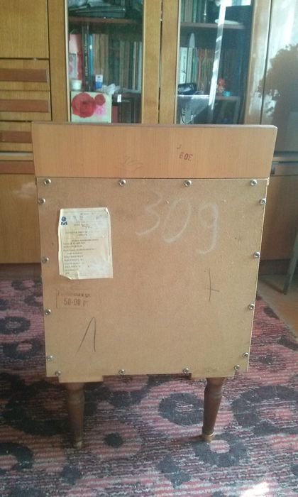 Стол журнальный деревянный