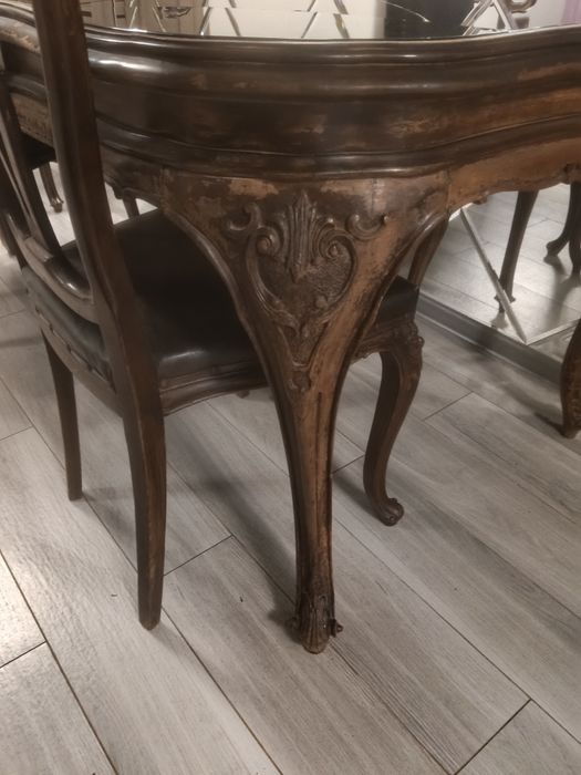 Стіл дерев'яний з кріслами