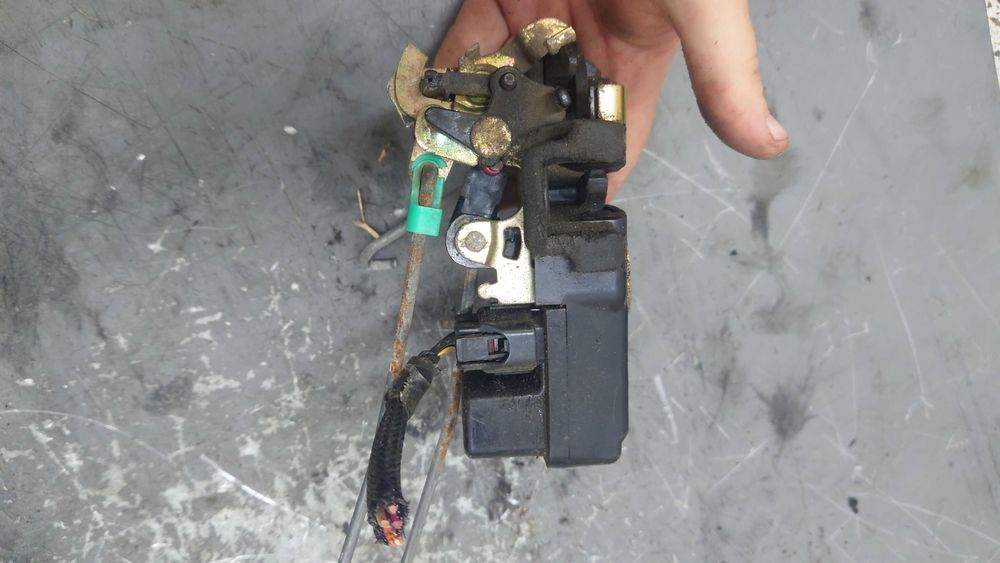 Jeep Grand Cherokee WJ Zamek Drzwi Lewy Tył Tylny