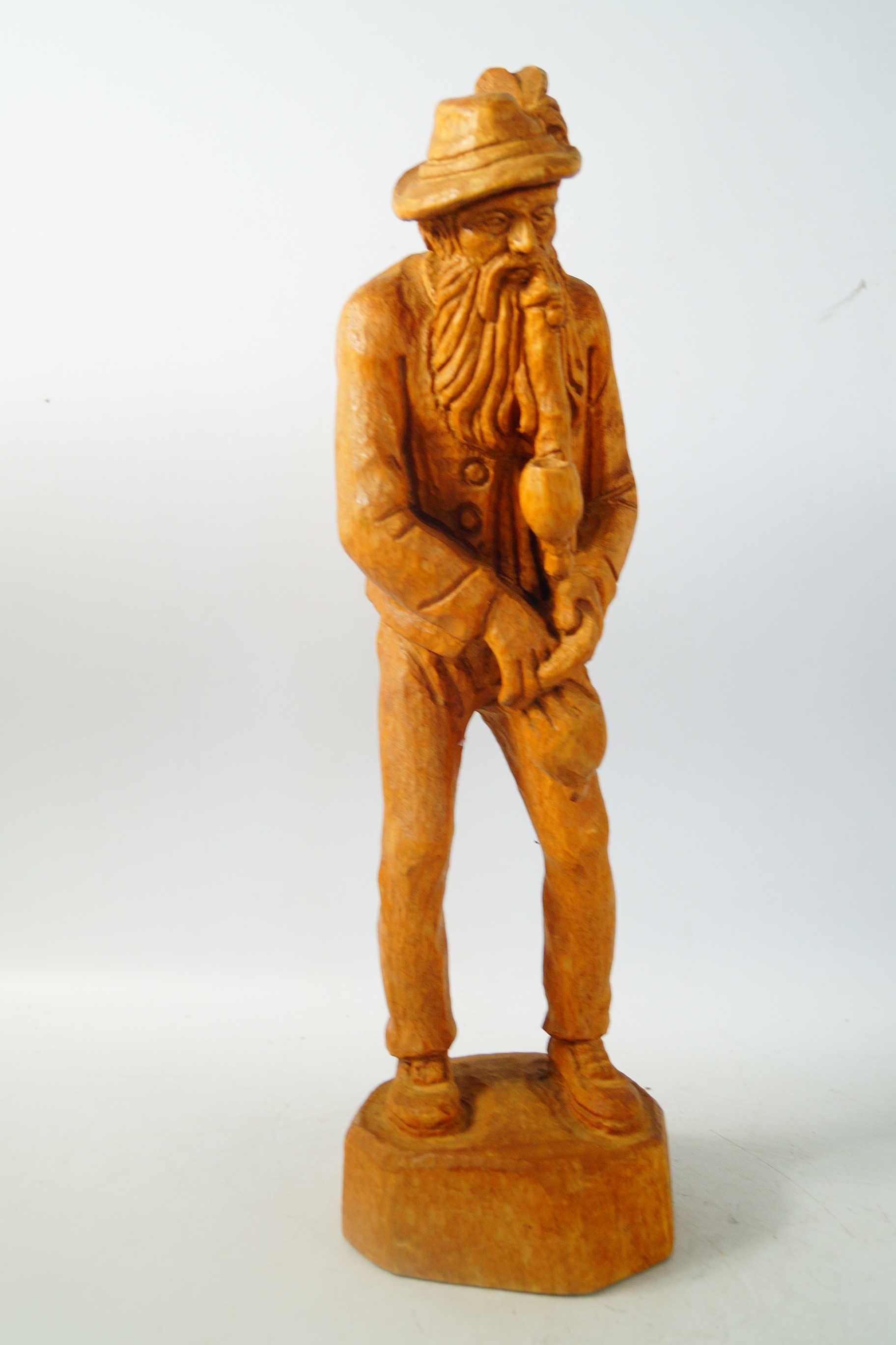 Pan z Fajką drewniana rzeźba figura