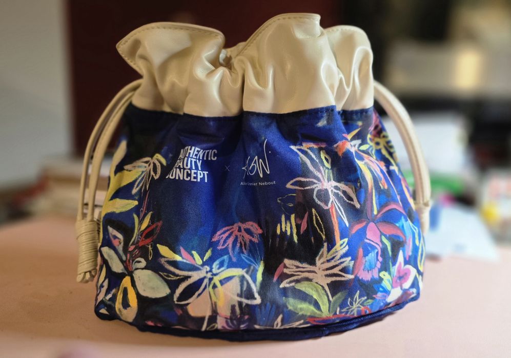 Authentic Beauty Concept Replenish Spray Conditioner + kosmetyczka