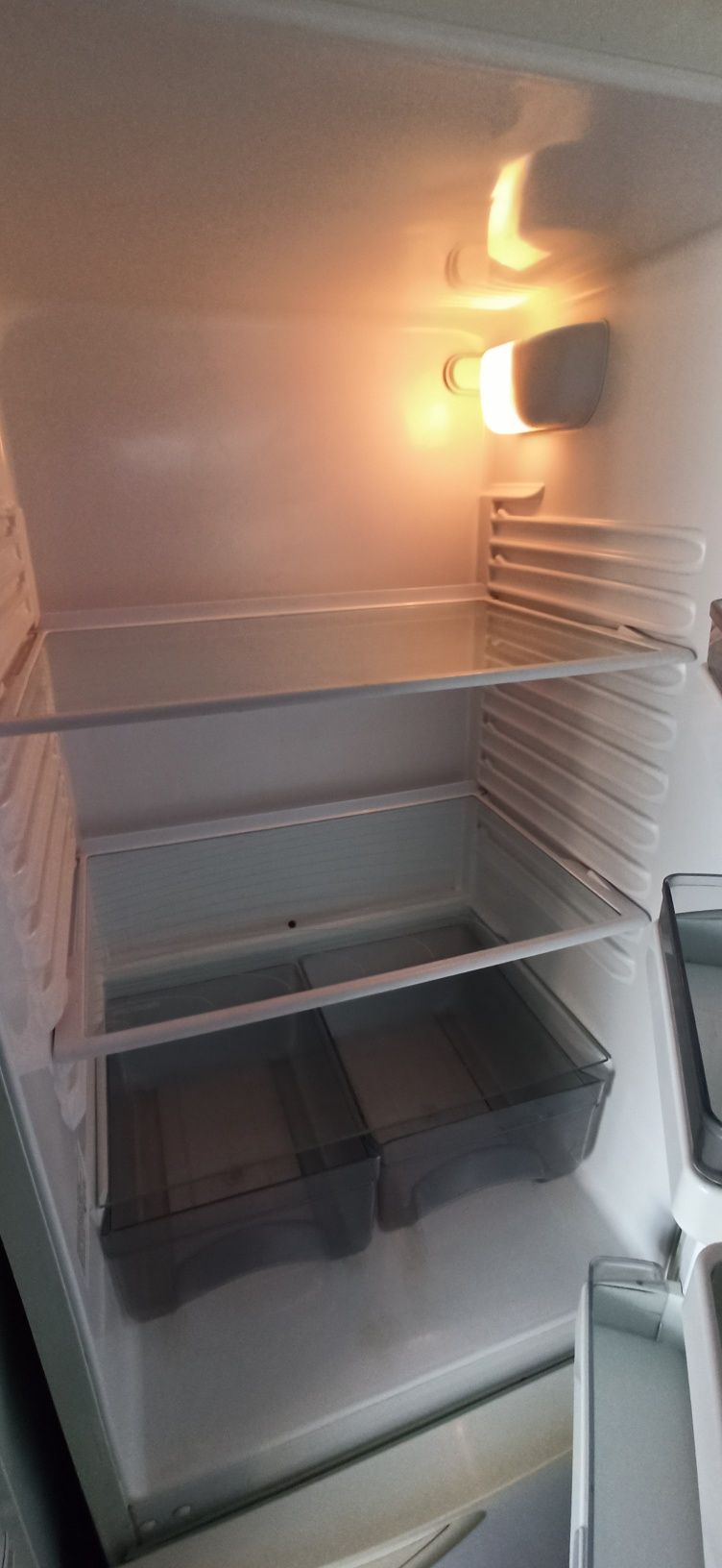 Двокамерний холодильник Атлант в гарному стані