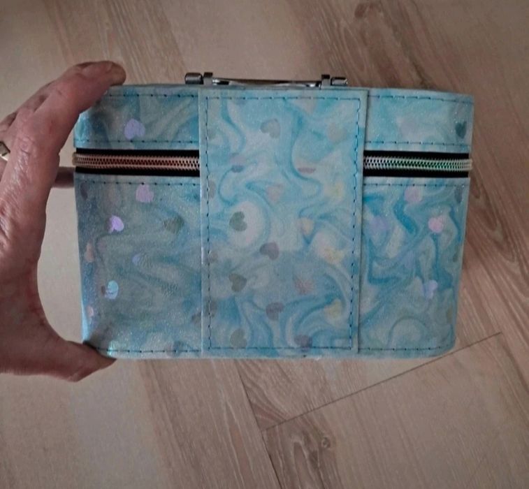 Kuferek kosmetyczka nowa