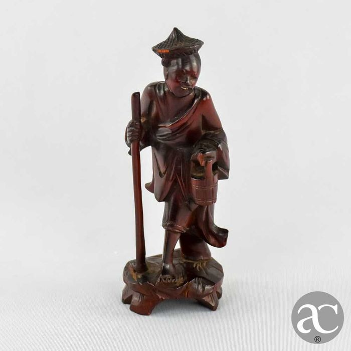 Figura de homem, China, em madeira exótica